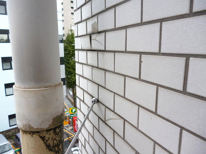 構造クラックからの雨漏り